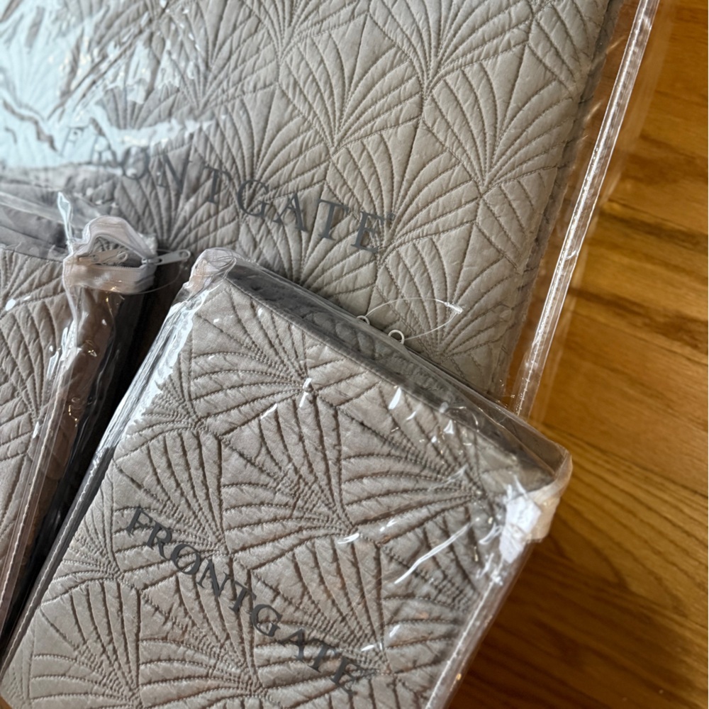 Frontgate Silk Quilt & 2 Standard Shams - NWT - Picture 8 of 16